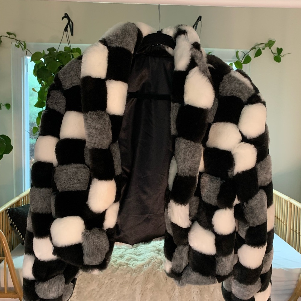 Vintage luxury black and white jacket. Fits XS S M